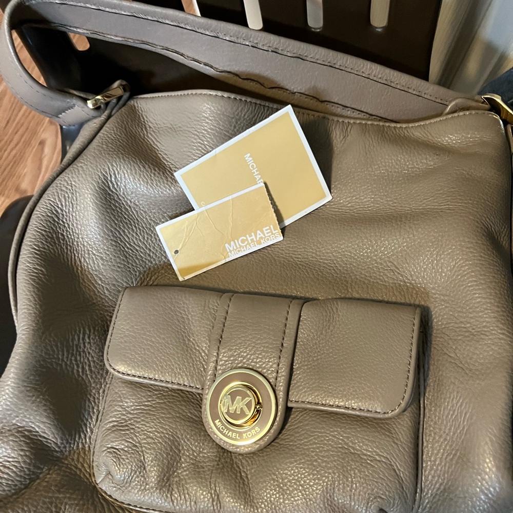 Michael kors beige leather bag